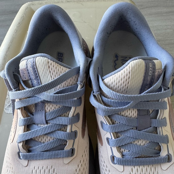 Brooks Adrenaline GTS 22 women’s 7.5 medium (1B) - Picture 6 of 6